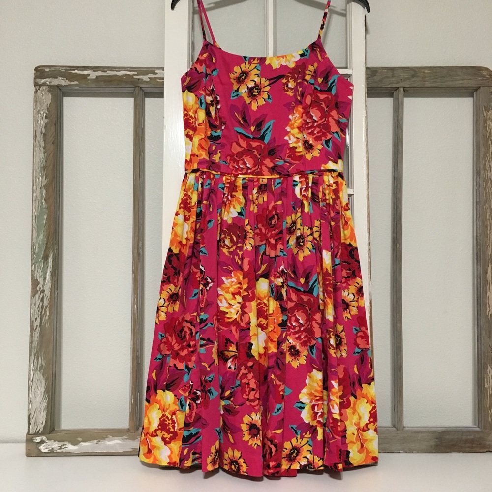 Floral spaghetti strap spring dress 🌺🌼🌸